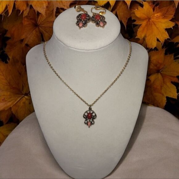 Avon VTG Gold tone brown beads pendant necklace and dangle clip on earrings Set - Picture 1 of 6